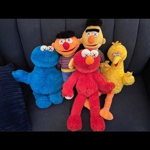 KAWS Sesame Street Uniqlo Toys Set withiut box